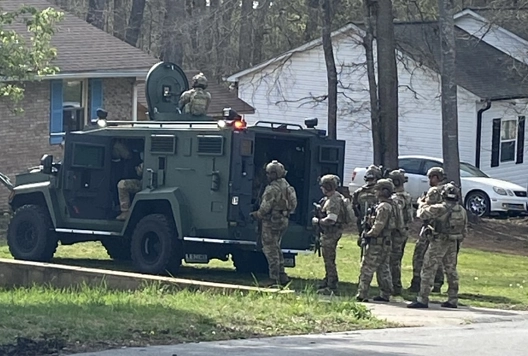 USMS SOG prepares to enter the residence in Gaffney to arrest Blevins